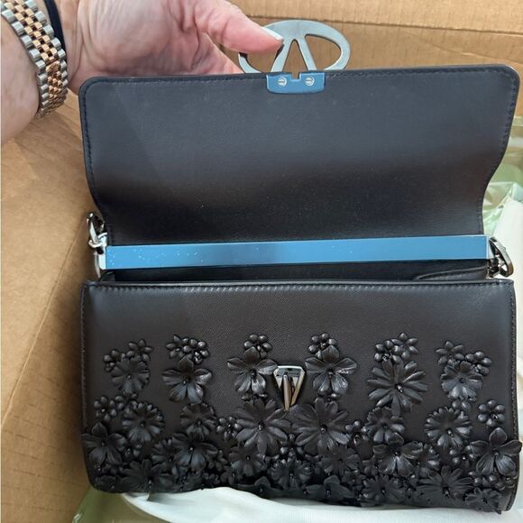 Valentino Garavani VLOGO Flower Leather Shoulder Bag NWT - Picture 9 of 9